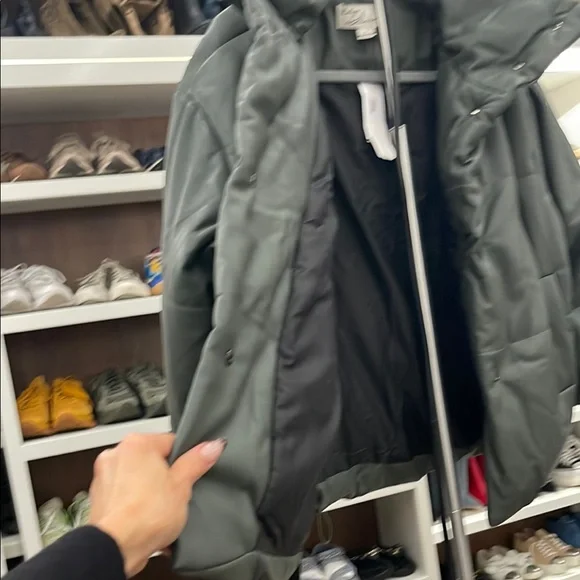 Vintage Havana ,Green Puffer Jacket with High Collar and Oversized Fit - Picture 5 of 6